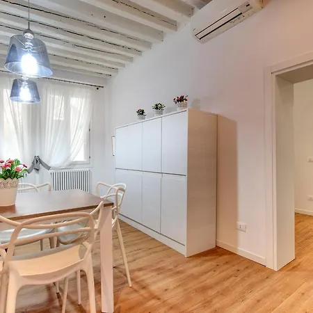 Daire Castello Di Godego Sleeps 7 Air Con Wifi