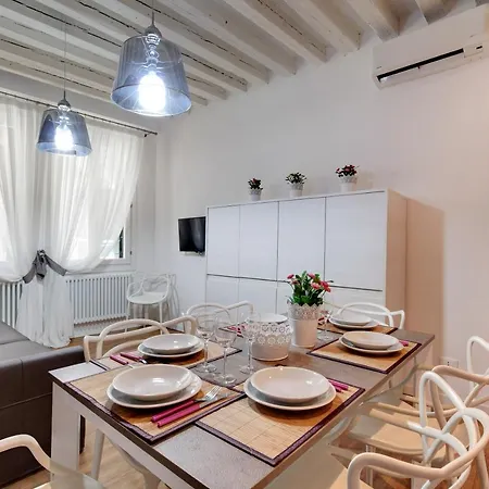 Castello Di Godego Sleeps 7 Air Con Wifi Venedik